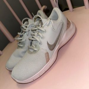 Women’s Nike Flex Experience, size 6
